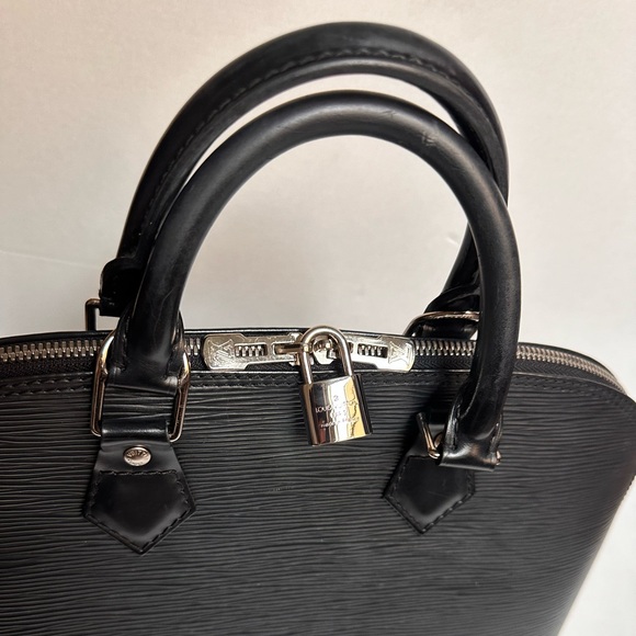 Authentic LOUIS VUITTON Epi Alma PM Leather Luxury Handle Black Bags Handbags - Picture 10 of 16